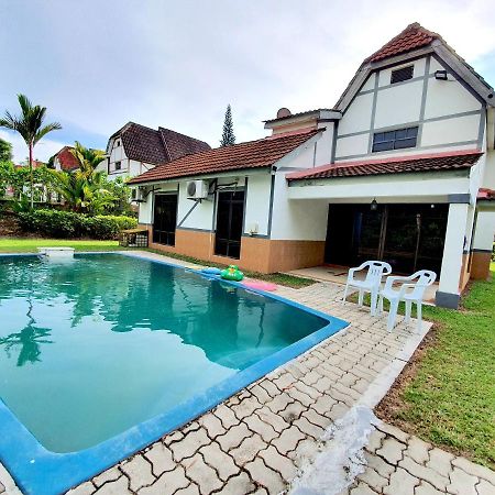 Melaka Afamosa Villa With Private Pool For 10 Pax Alor Gajah Ngoại thất bức ảnh