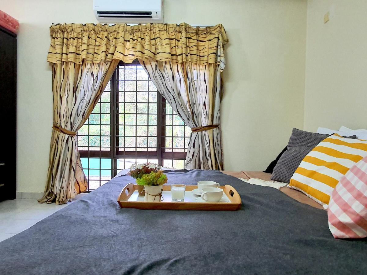 Melaka Afamosa Villa With Private Pool For 10 Pax Alor Gajah Ngoại thất bức ảnh