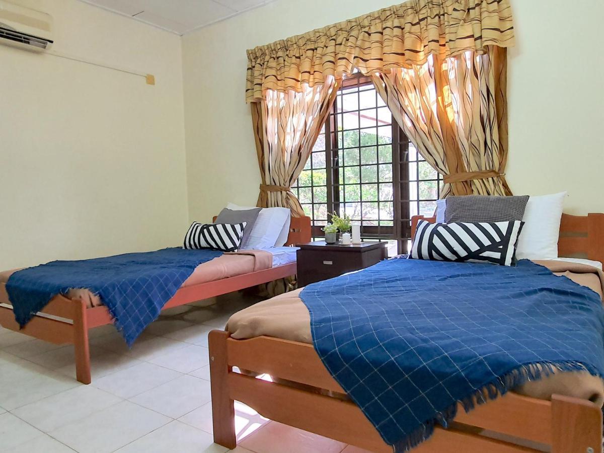 Melaka Afamosa Villa With Private Pool For 10 Pax Alor Gajah Ngoại thất bức ảnh