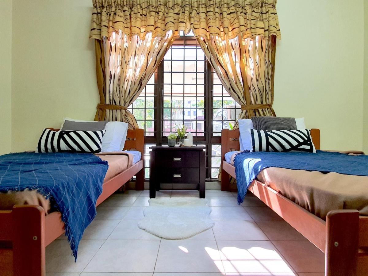 Melaka Afamosa Villa With Private Pool For 10 Pax Alor Gajah Ngoại thất bức ảnh