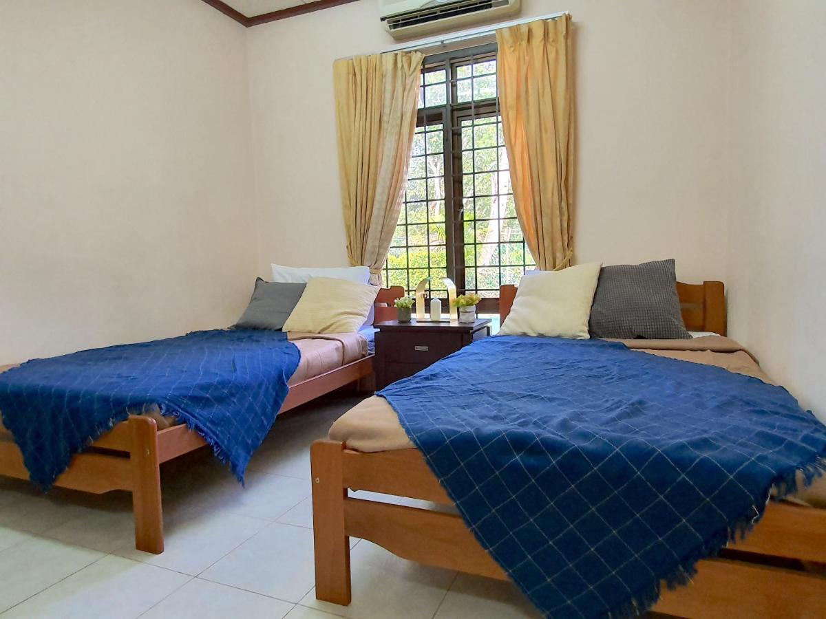 Melaka Afamosa Villa With Private Pool For 10 Pax Alor Gajah Ngoại thất bức ảnh