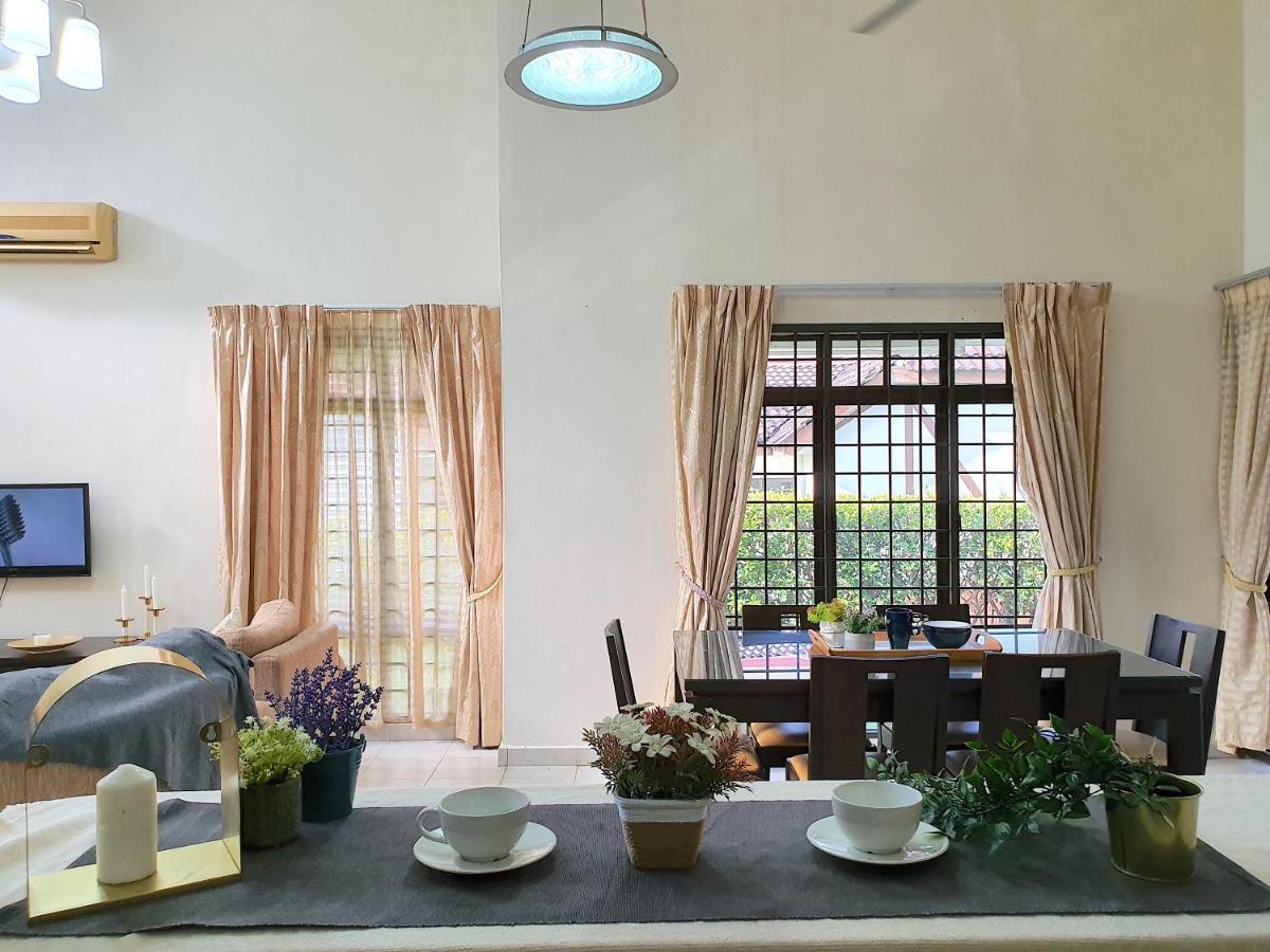 Melaka Afamosa Villa With Private Pool For 10 Pax Alor Gajah Ngoại thất bức ảnh
