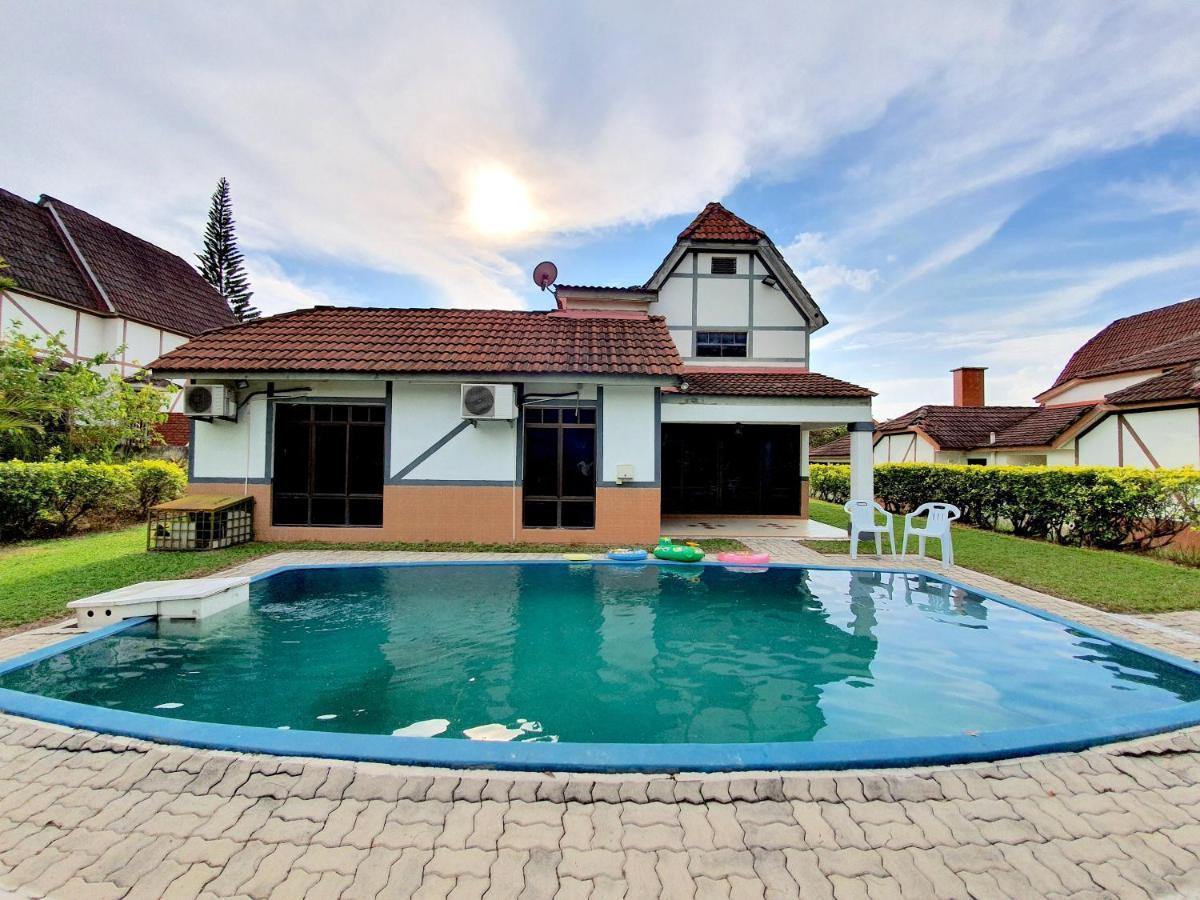 Melaka Afamosa Villa With Private Pool For 10 Pax Alor Gajah Ngoại thất bức ảnh