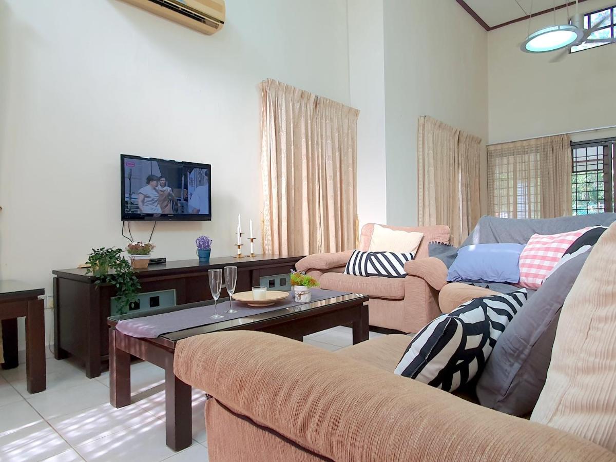 Melaka Afamosa Villa With Private Pool For 10 Pax Alor Gajah Ngoại thất bức ảnh